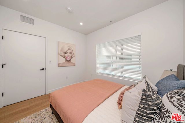 321 Oxford Avenue PH6, Los Angeles, CA 90020