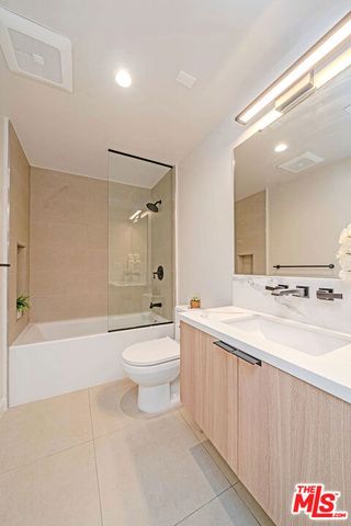 321 Oxford Avenue PH6, Los Angeles, CA 90020