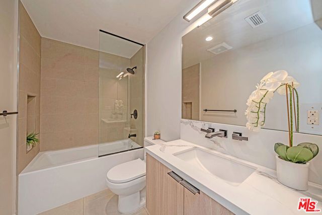 321 Oxford Avenue PH6, Los Angeles, CA 90020