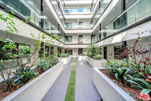 321 Oxford Avenue PH6, Los Angeles, CA 90020