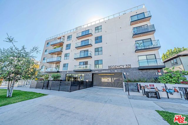 321 Oxford Avenue PH6, Los Angeles, CA 90020