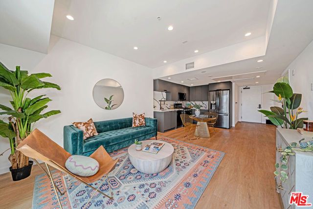 321 Oxford Avenue PH6, Los Angeles, CA 90020