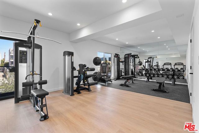 321 Oxford Avenue PH6, Los Angeles, CA 90020