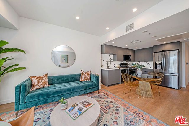 321 Oxford Avenue PH6, Los Angeles, CA 90020