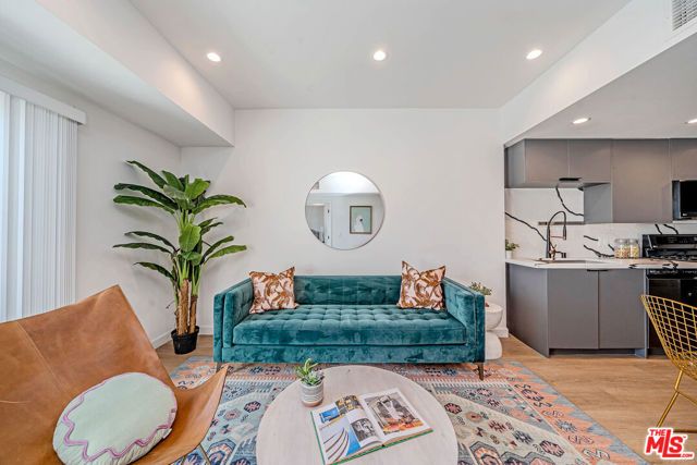 321 Oxford Avenue PH6, Los Angeles, CA 90020