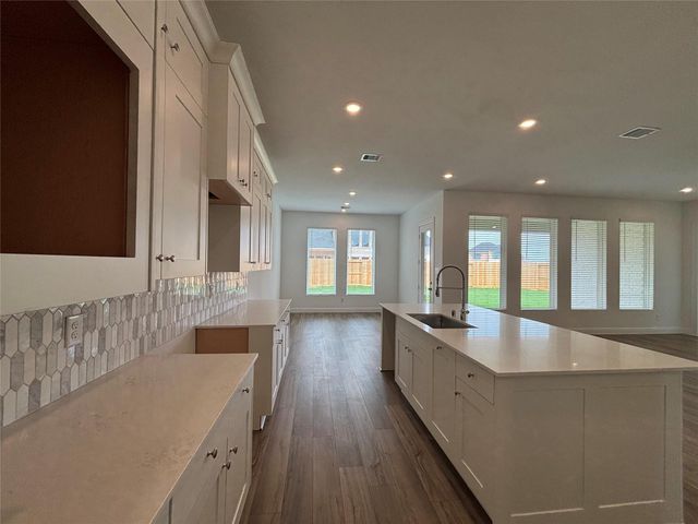 6018 Marina Ray Drive, Baytown, TX 77521