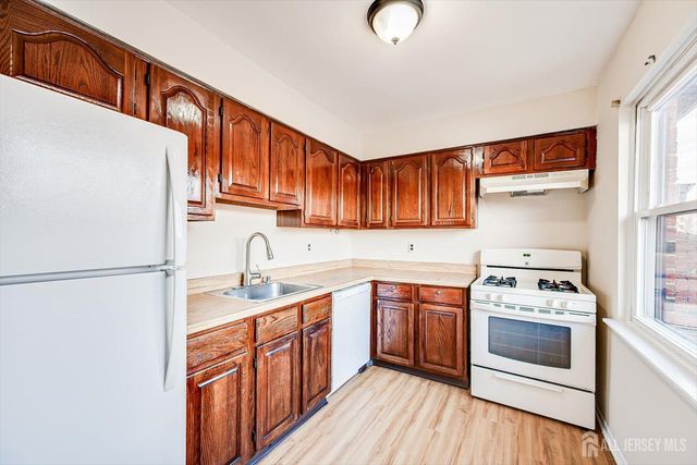 111-E Beverly Hills Terrace E, Woodbridge Proper, NJ 07095