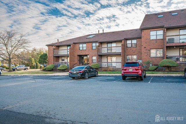 111-E Beverly Hills Terrace E, Woodbridge Proper, NJ 07095