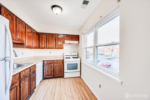 111-E Beverly Hills Terrace E, Woodbridge Proper, NJ 07095