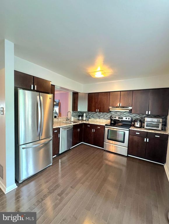 Image 5 of property listing at 15011 LAURELAND PL, Laurel, MD 20707
