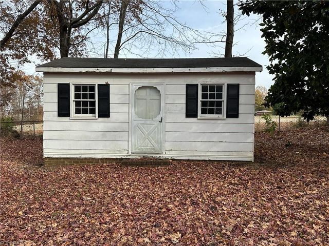 2655 Shieldale Drive, Winston-salem, NC 27107