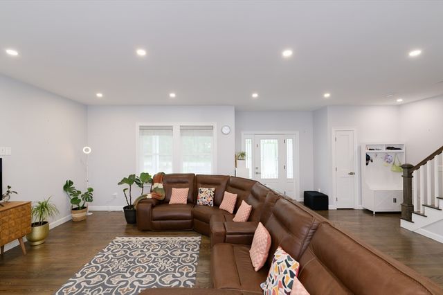615 Norfolk St, Holliston, MA 01746