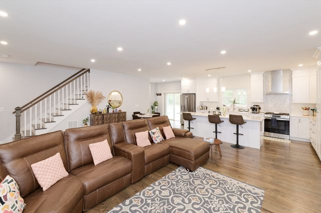 615 Norfolk St, Holliston, MA 01746