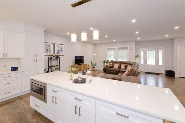 615 Norfolk St, Holliston, MA 01746