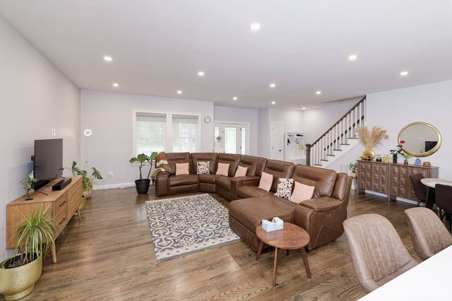 615 Norfolk St, Holliston, MA 01746