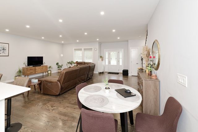 615 Norfolk St, Holliston, MA 01746