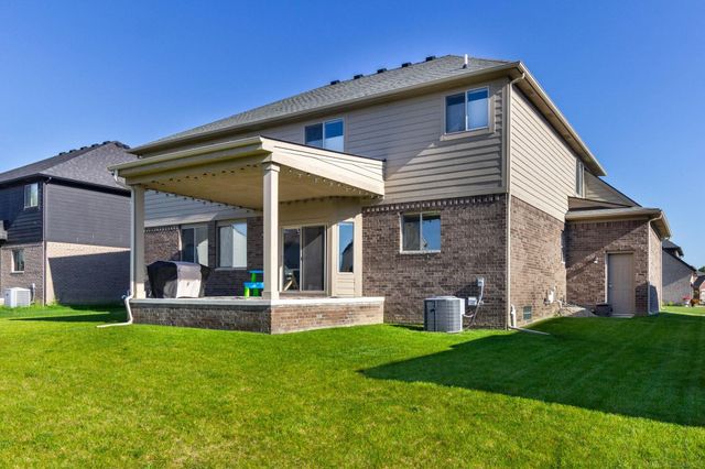 19221 Thompson Drive, Macomb, MI 48042