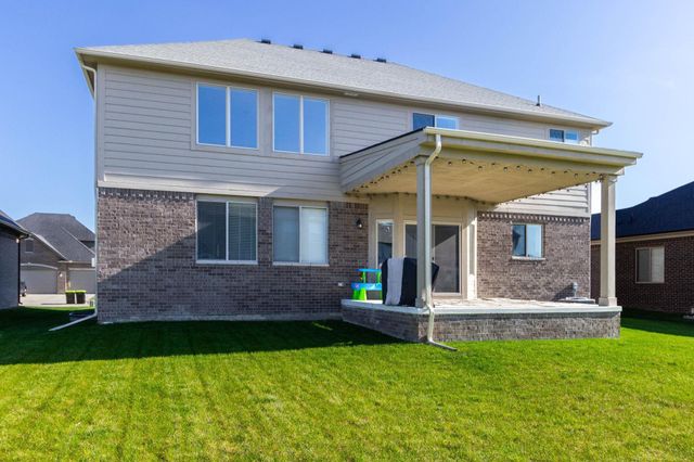 19221 Thompson Drive, Macomb, MI 48042