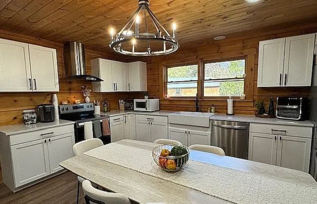 1941 Upper Station Camp Circle, Cottontown, TN 37048