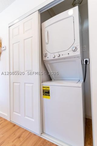 329 SE 2nd St 1-2, Hallandale Beach, FL 33009