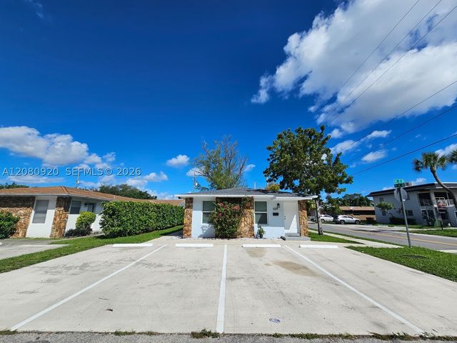 329 SE 2nd St 1-2, Hallandale Beach, FL 33009