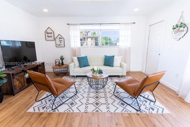 329 SE 2nd St 1-2, Hallandale Beach, FL 33009
