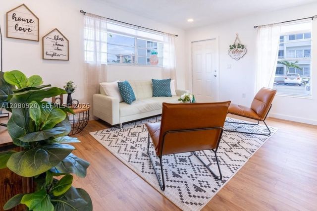 329 SE 2nd St 1-2, Hallandale Beach, FL 33009