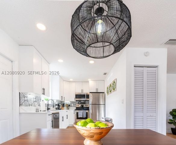 329 SE 2nd St 1-2, Hallandale Beach, FL 33009