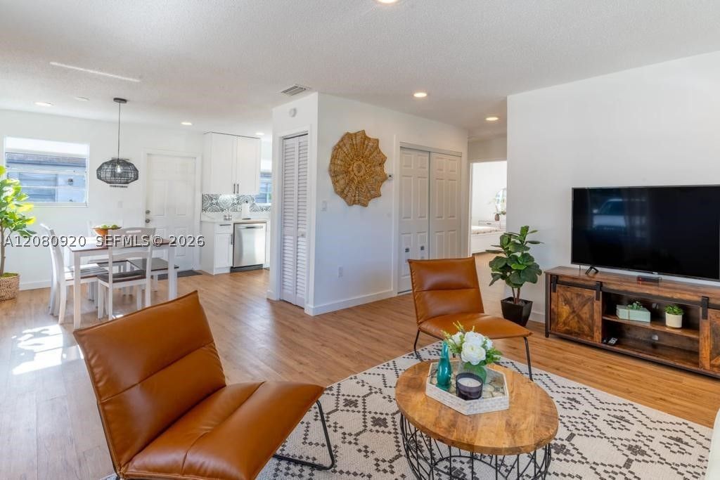 329 SE 2nd St 1-2, Hallandale Beach, FL 33009