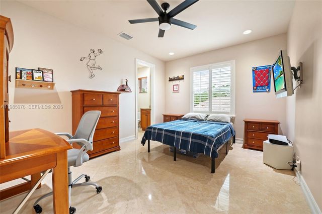 12821 Kapok Ln, Davie, FL 33330