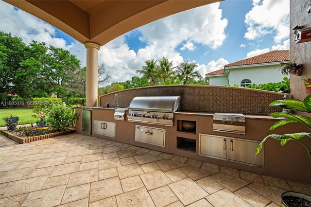 12821 Kapok Ln, Davie, FL 33330