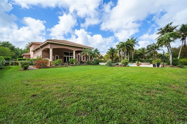 12821 Kapok Ln, Davie, FL 33330