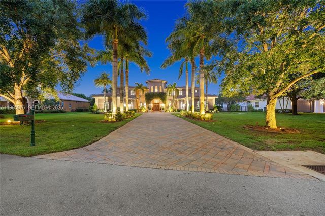 12821 Kapok Ln, Davie, FL 33330