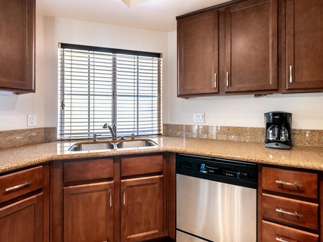 43710 Avenida Alicante, Palm Desert, CA 92211