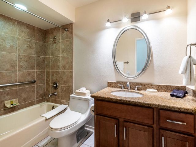 43710 Avenida Alicante, Palm Desert, CA 92211