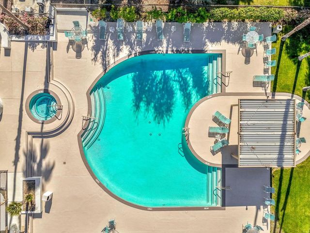 43710 Avenida Alicante, Palm Desert, CA 92211