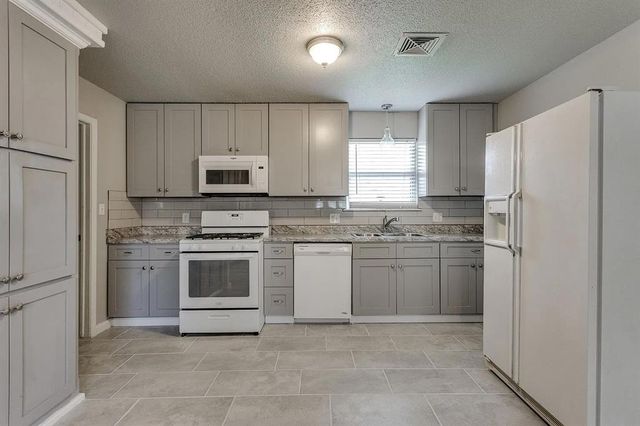 641 SW 15th Street, Moore, OK 73160