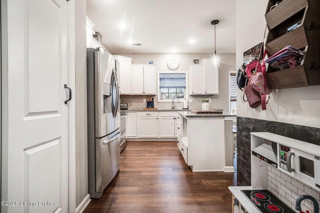 501 N Canterbury Glen Dr, Mt Washington, KY 40047