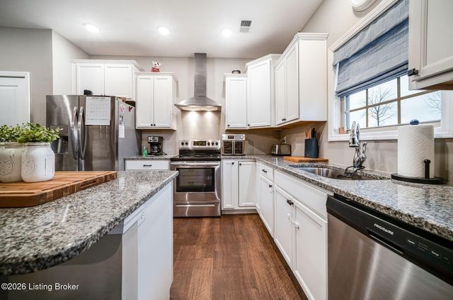 501 N Canterbury Glen Dr, Mt Washington, KY 40047