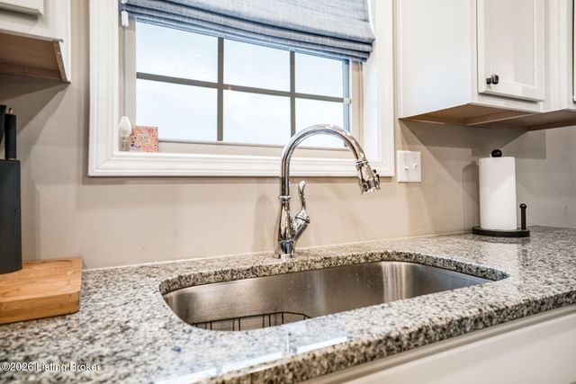 501 N Canterbury Glen Dr, Mt Washington, KY 40047