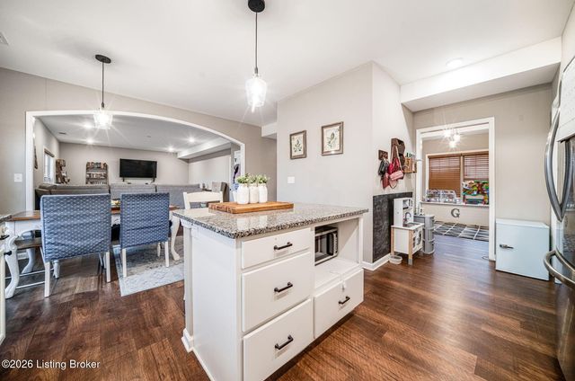 501 N Canterbury Glen Dr, Mt Washington, KY 40047