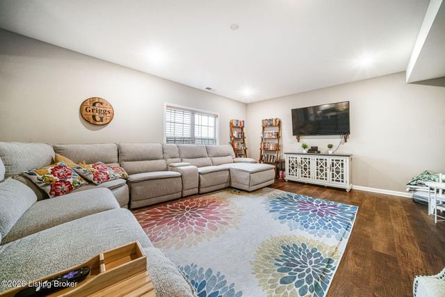 501 N Canterbury Glen Dr, Mt Washington, KY 40047