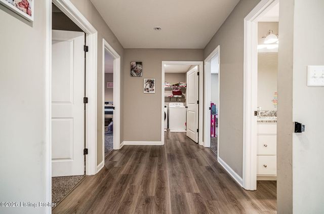 501 N Canterbury Glen Dr, Mt Washington, KY 40047