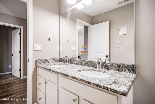 501 N Canterbury Glen Dr, Mt Washington, KY 40047