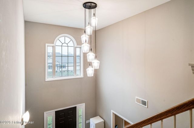 501 N Canterbury Glen Dr, Mt Washington, KY 40047