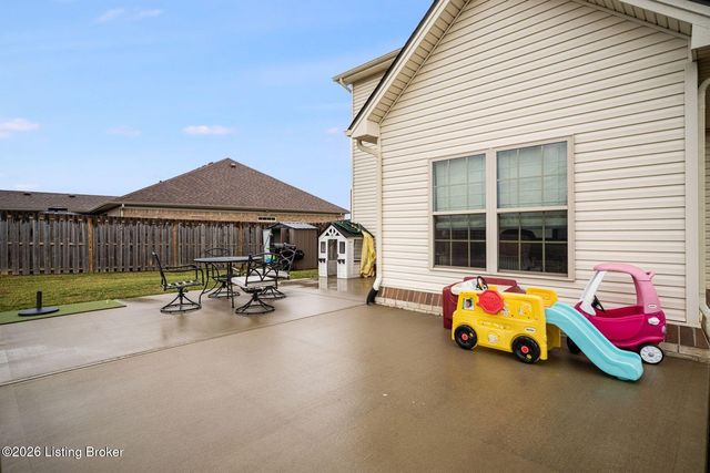 501 N Canterbury Glen Dr, Mt Washington, KY 40047