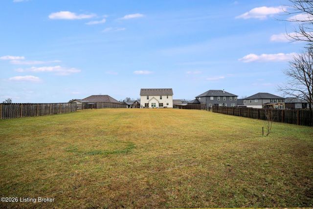 501 N Canterbury Glen Dr, Mt Washington, KY 40047