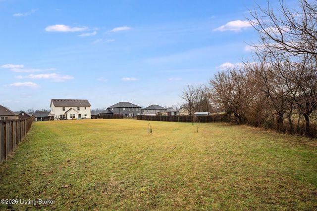 501 N Canterbury Glen Dr, Mt Washington, KY 40047