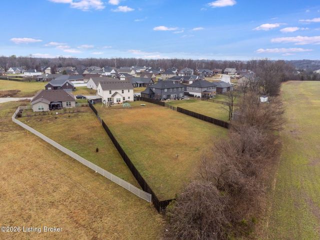 501 N Canterbury Glen Dr, Mt Washington, KY 40047