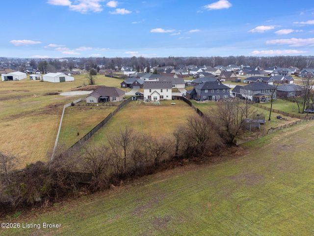501 N Canterbury Glen Dr, Mt Washington, KY 40047